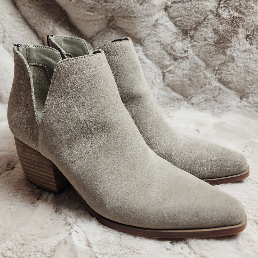 Vince Camuto VP Doralli Suede Ankle Boots Booties Shoes Tan Beige Greige Size 8